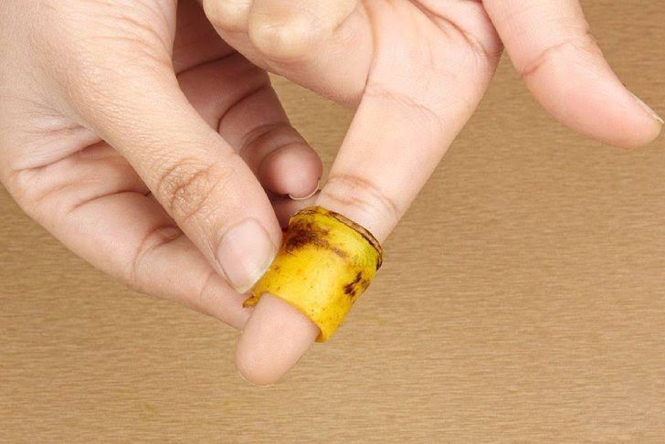 22 Surprising Things Banana Peels Can Do For You_41
