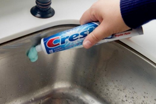 Wiping Your Sink Clean